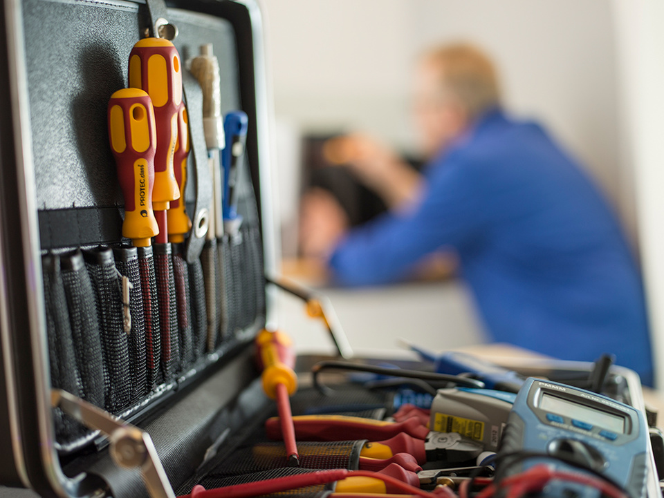 C F022411 bei Elektro Schröder GmbH in Schneverdingen